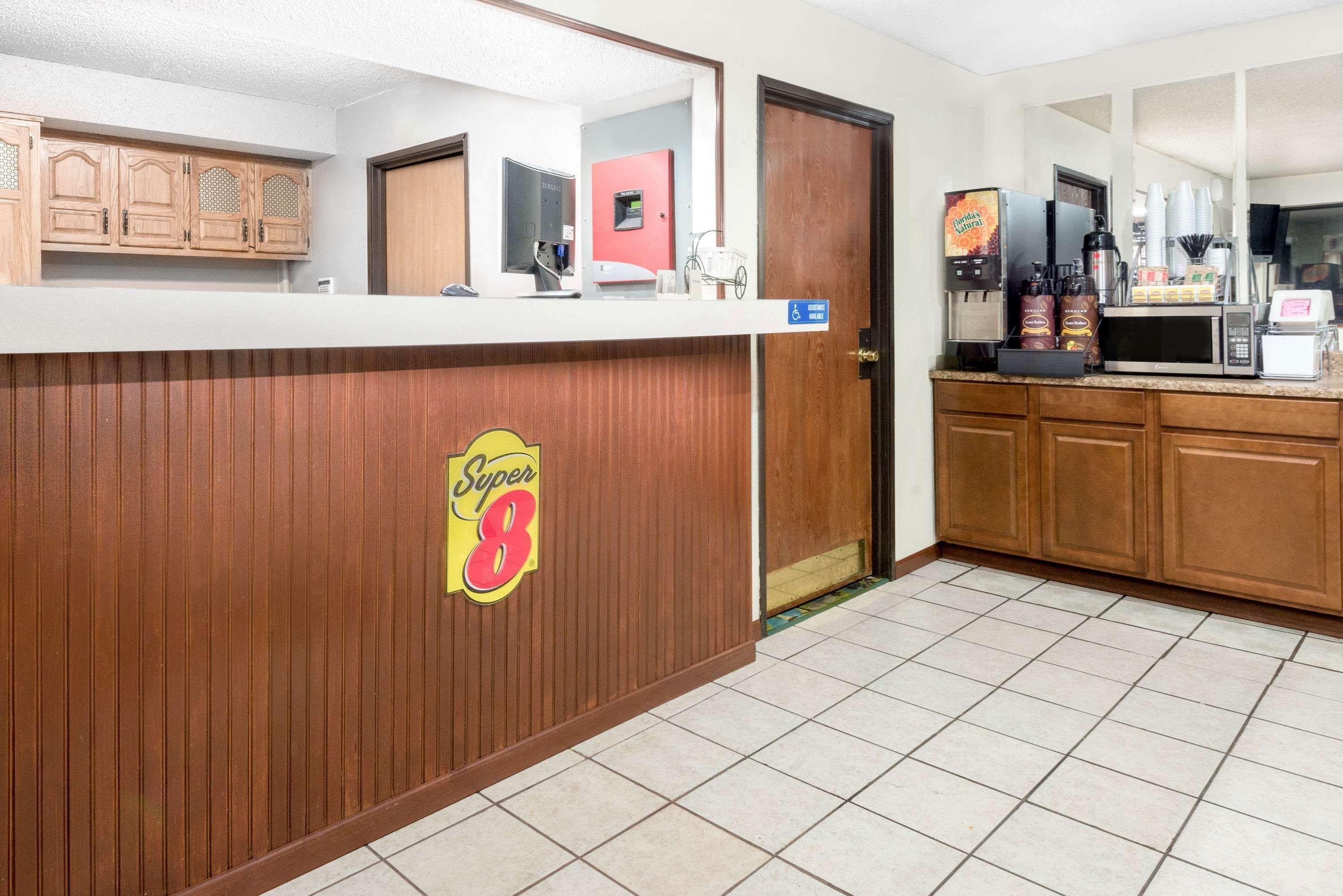 Super 8 By Wyndham Kent/Akron Area Extérieur photo