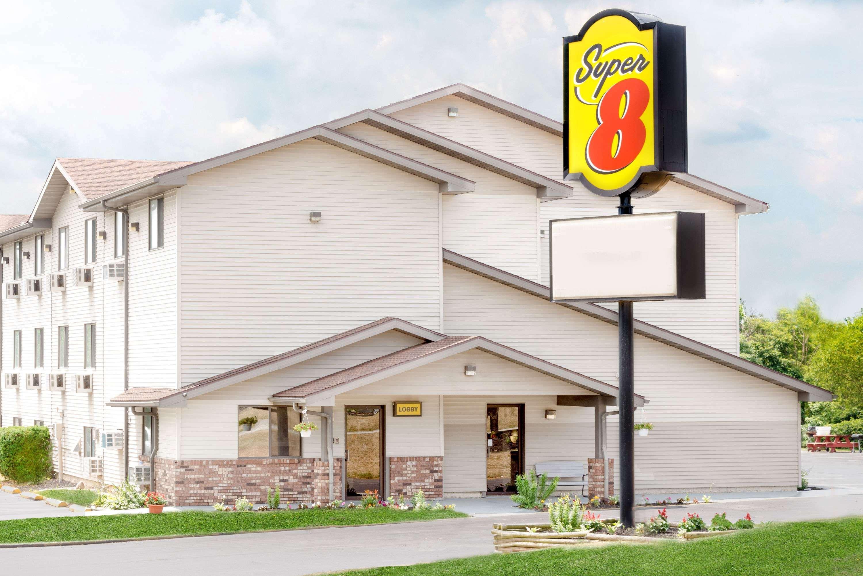 Super 8 By Wyndham Kent/Akron Area Extérieur photo