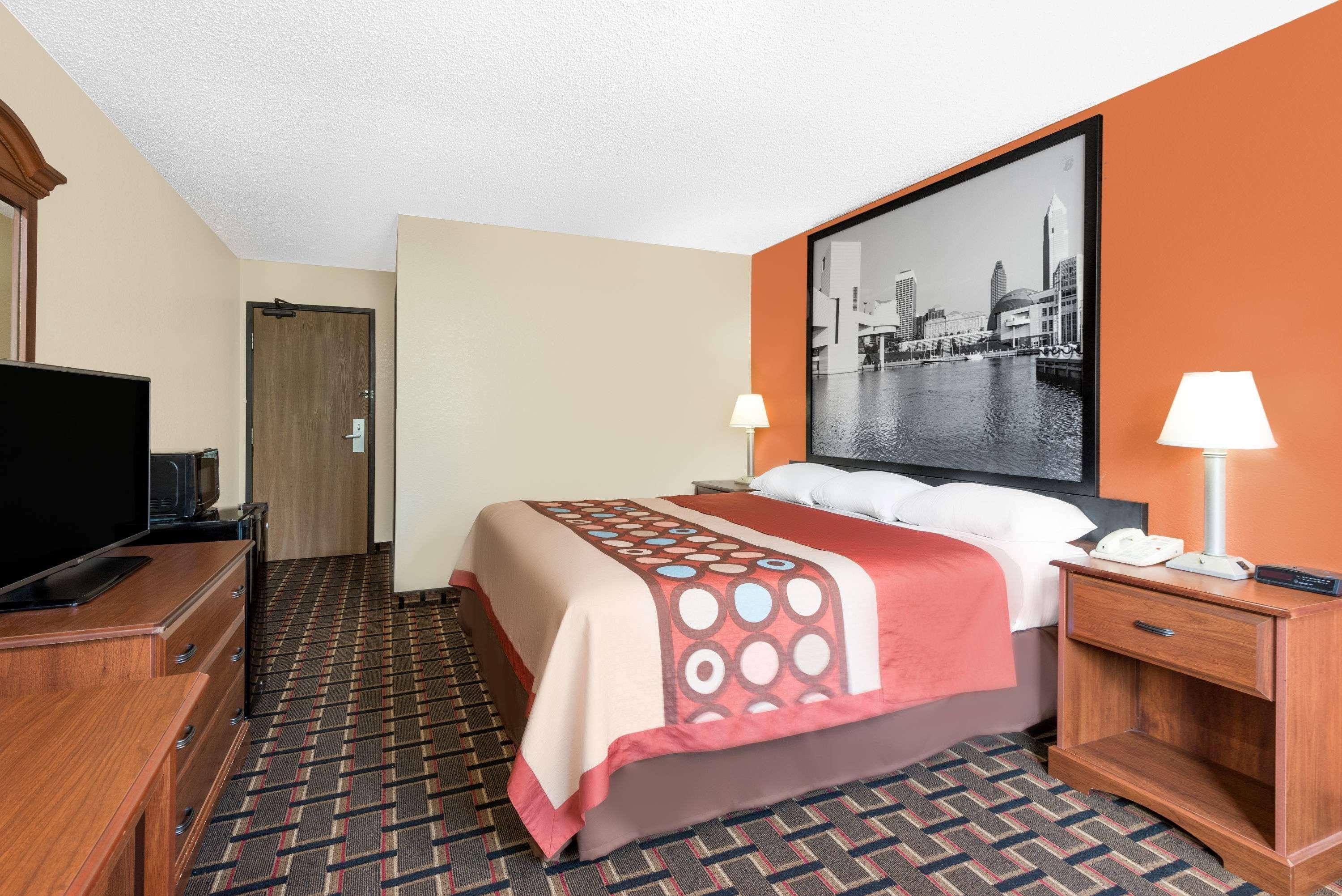 Super 8 By Wyndham Kent/Akron Area Extérieur photo