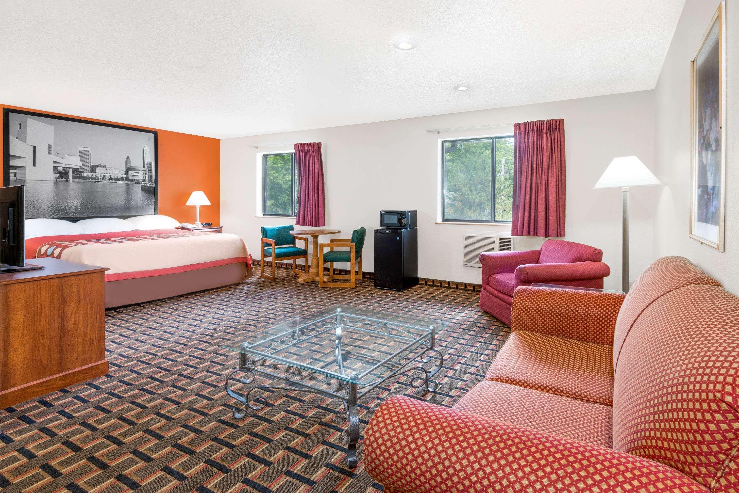 Super 8 By Wyndham Kent/Akron Area Extérieur photo