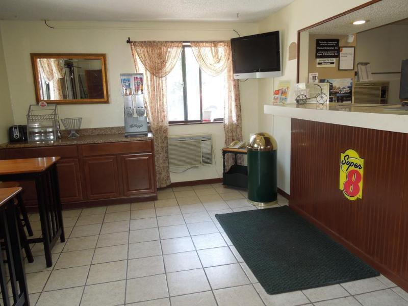 Super 8 By Wyndham Kent/Akron Area Extérieur photo