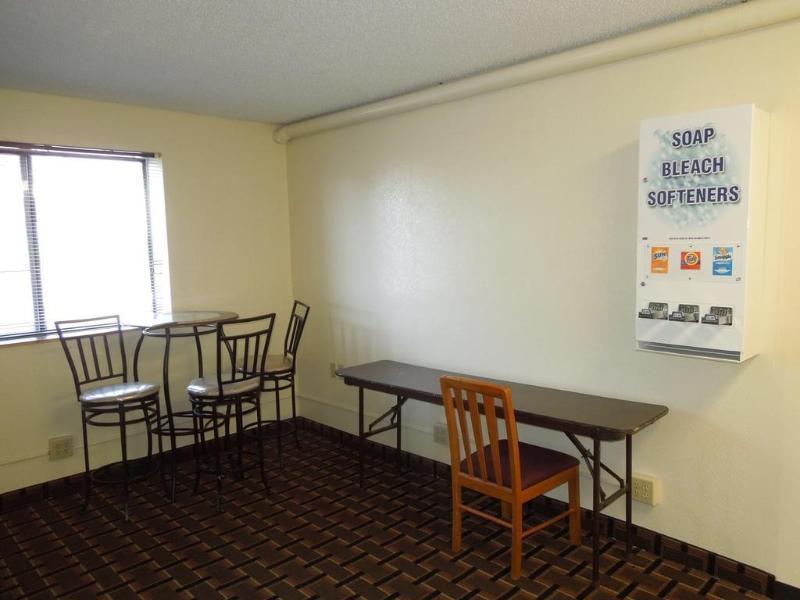 Super 8 By Wyndham Kent/Akron Area Extérieur photo