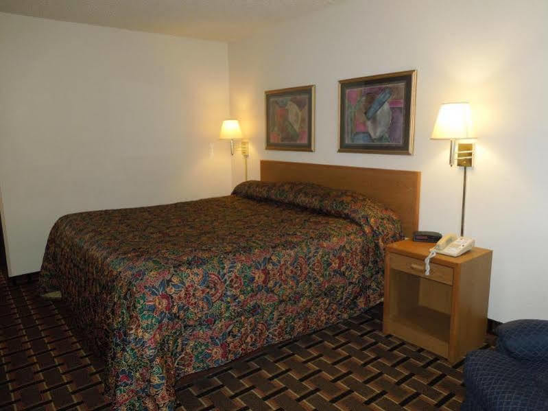 Super 8 By Wyndham Kent/Akron Area Extérieur photo