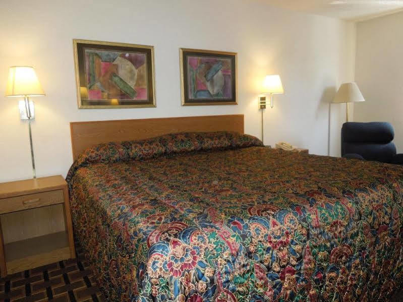 Super 8 By Wyndham Kent/Akron Area Extérieur photo